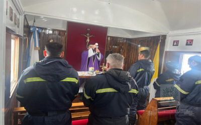 ANTÁRTIDA ARGENTINA | Fieles castrenses rezaron junto a su Capellán por los fieles difuntos en la Base Esperanza