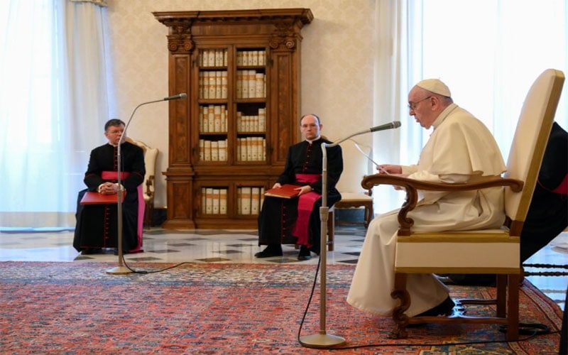 Papa Francisco | La oración es poderosa, porque atrae el poder de Dios y el poder de Dios siempre da vida