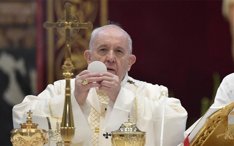 Papa Francisco | La Eucaristía no es un simple recuerdo, sino un hecho; es la Pascua del Señor que se renueva por nosotros