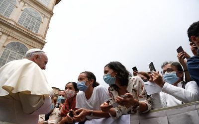 Papa Francisco | Construyamos un futuro donde la dimensión local y la global se enriquecen mutuamente