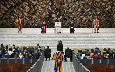 Papa Francisco | Jesús reza con nosotros, y cuando nosotros rezamos, Él está con nosotros rezando