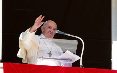 Papa Francisco | Como María levantémonos, caminemos y miremos hacia arriba, hacia Dios