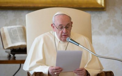 Papa Francisco | Sólo escuchando y hablando con un corazón puro podemos ver más allá de las apariencias y superar los ruidos confusos