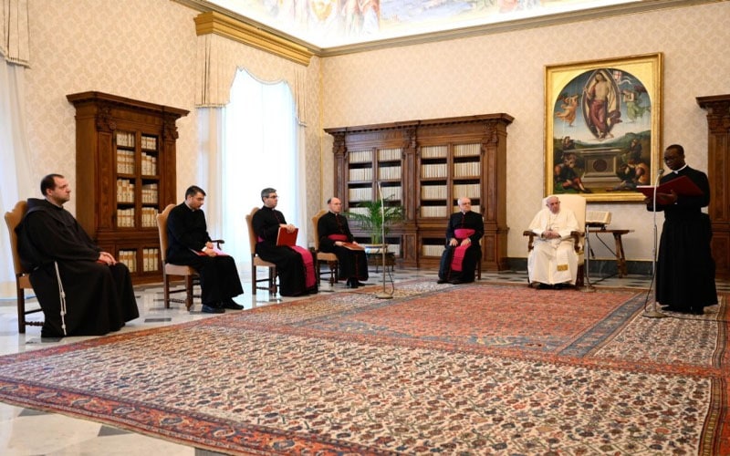 Papa Francisco | La oración nos ayuda a encontrar la dimensión adecuada, en la relación con Dios, nuestro Padre, y con toda la creación