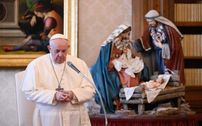 Papa Francisco | Quien reza no deja nunca el mundo a sus espaldas
