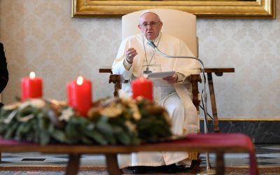 Papa Francisco | La oración abre destellos de luz en la más densa oscuridad