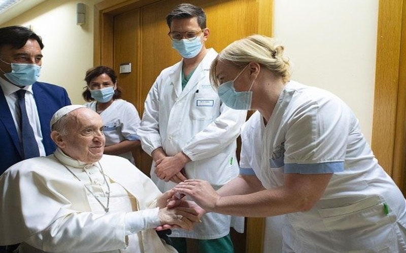 Roma | Para optimizar la terapia médica y de rehabilitación, el Santo Padre permanecerá hospitalizado unos días más