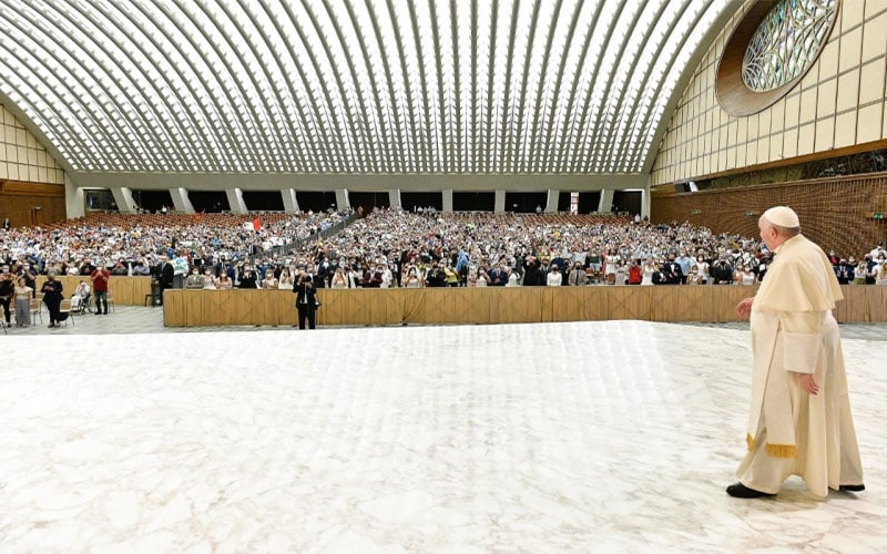 Papa Francisco | Dios no nos abandona sino que permanece con nosotros con su amor misericordioso