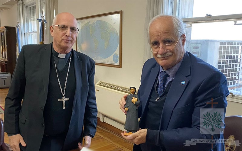 CABA | En audiencia privada, el Obispo Castrense de Argentina fue recibido por el Sr. Ministro de Defensa