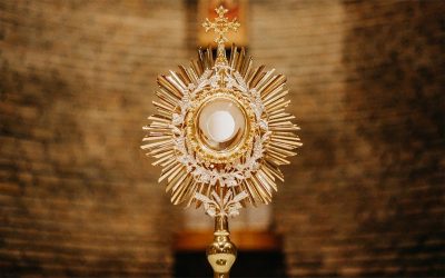 Adoración al Santísimo: Rogamos por las Vocaciones Sacerdotales