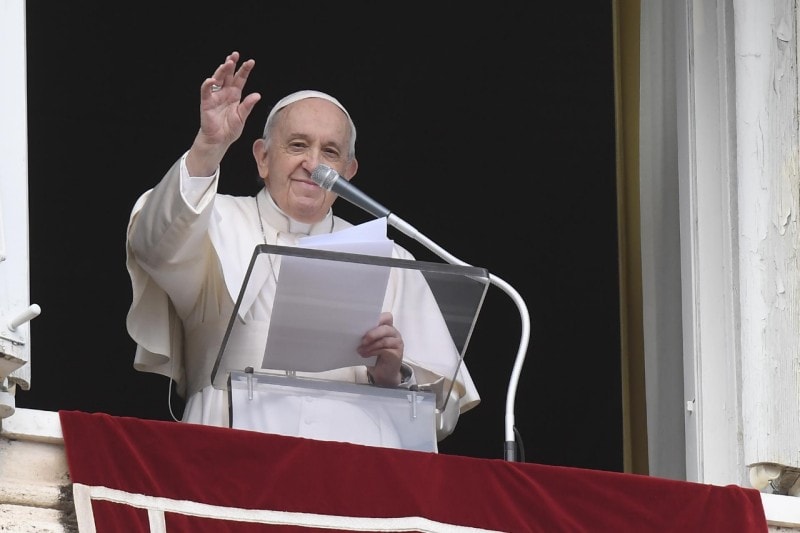 Papa Francisco | La luz es Jesús, el Cordero de Dios, «Dios que salva», solo Él redime, libera, cura e ilumina