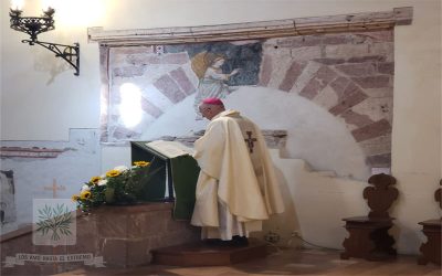 Asís | Mons. Santiago rezó, pidiendo al Beato Carlo Acutis por los jóvenes castrenses, por la santidad de los fieles y por la misión del Obispado Castrense de Argentina
