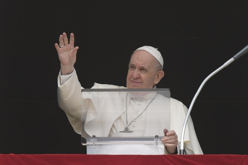 Papa Francisco | La ingratitud engendra violencia, nos quita la paz y nos hace oír y hablar a gritos, sin paz, mientras que un simple gracias puede traer la paz