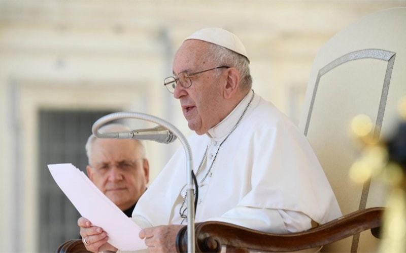 Papa Francisco | Nuestras sociedades muchas veces enfermas de individualismo, de consumismo, necesitan abrirse, oxigenar el alma y el espíritu, y entonces podrán leer la crisis como oportunidad y afrontarla de forma positiva