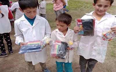 Córdoba | Alumnos de la Escuela Santiago Sosa del Paraje La Guardia recibieron donaciones de Cáritas Castrense de Argentina