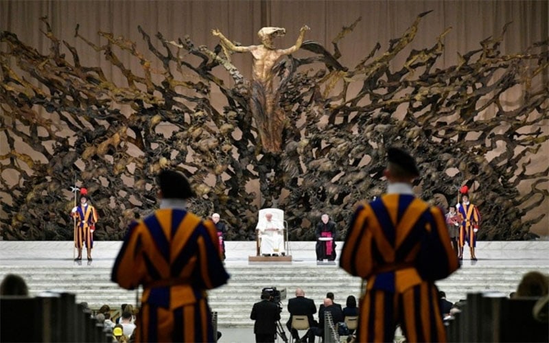 Papa Francisco | El Evangelio se comunica, como muestra María, en la sencillez
