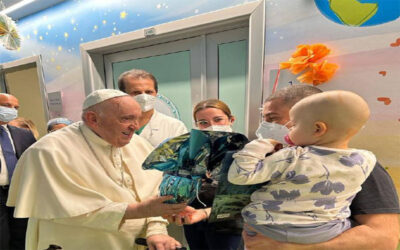 Papa Francisco | Mientras espera su alta médica visitó a los niños internados en Hospital Gemelli