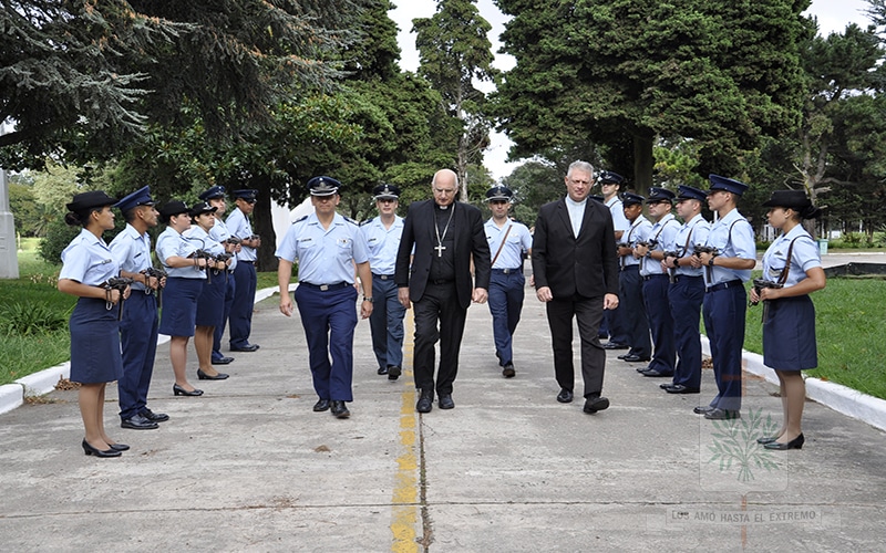 Buenos Aires | Mons. Olivera visitó la Base Aérea Militar (BAM) Mar del Plata