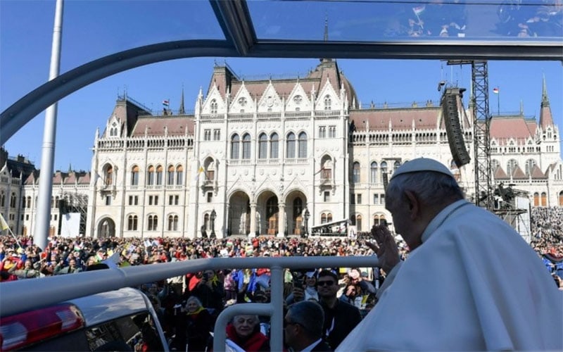 Hungría | Después de habernos devuelto al abrazo de Dios y al redil de la Iglesia, Jesús es la puerta que nos conduce al mundo: nos impulsa a salir al encuentro de nuestros hermanos