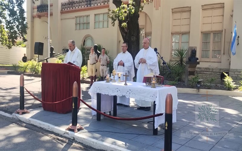 CABA | Mons. Olivera presidió la Eucaristía donde el nuevo Capellán del Regimiento de Granaderos a Caballo, Gral. San Martín inició su ministerio Pastoral