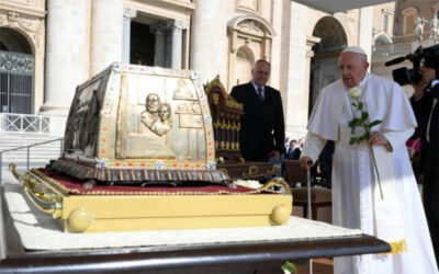 Papa Francisco | La Iglesia, necesita corazones como el de Teresa del Niño Jesús, corazones que atraen al amor y acercan a Dios