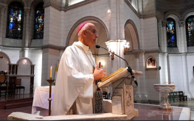 Mons. Olivera | Jesús viene a iluminar toda debilidad, esta luz nos hace avanzar sin temor por la vida, porque Dios está con nosotros