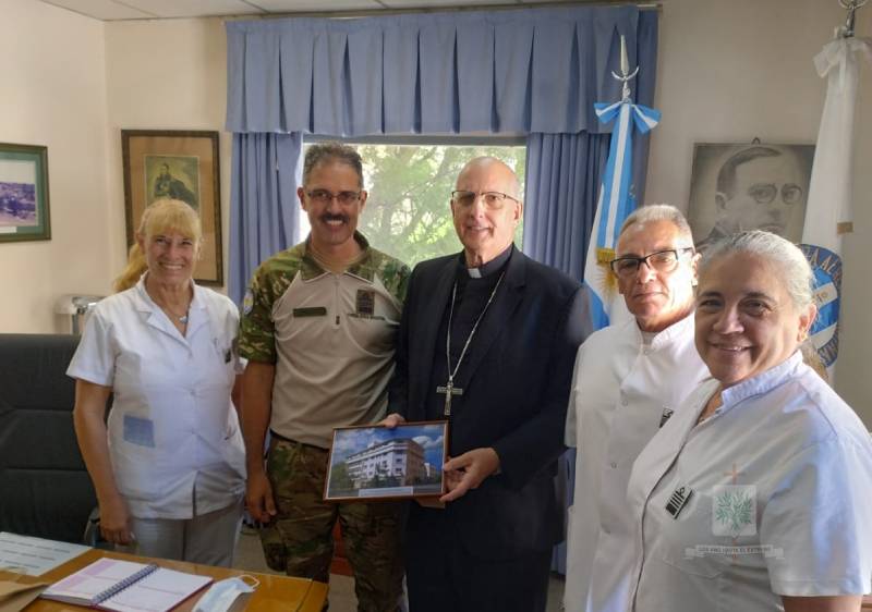 CÓRDOBA | Mons. Olivera visitó el Hospital Aeronáutico, el Área Logística y la Residencia Geriátrica de la Fuerza Aérea Argentina