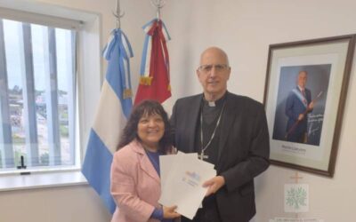 Mons. Olivera en la Legislatura de Córdoba recibió la Declaración del reconocimiento al Siervo de Dios, Larrabure por su amor a la Patria, vida heroica y modelo de santidad