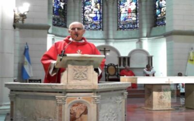MONS. OLIVERA | Pidamos al Señor, que descubramos siempre en la Cruz, el testimonio vivo del amor de Dios que entregó su vida para salvarnos