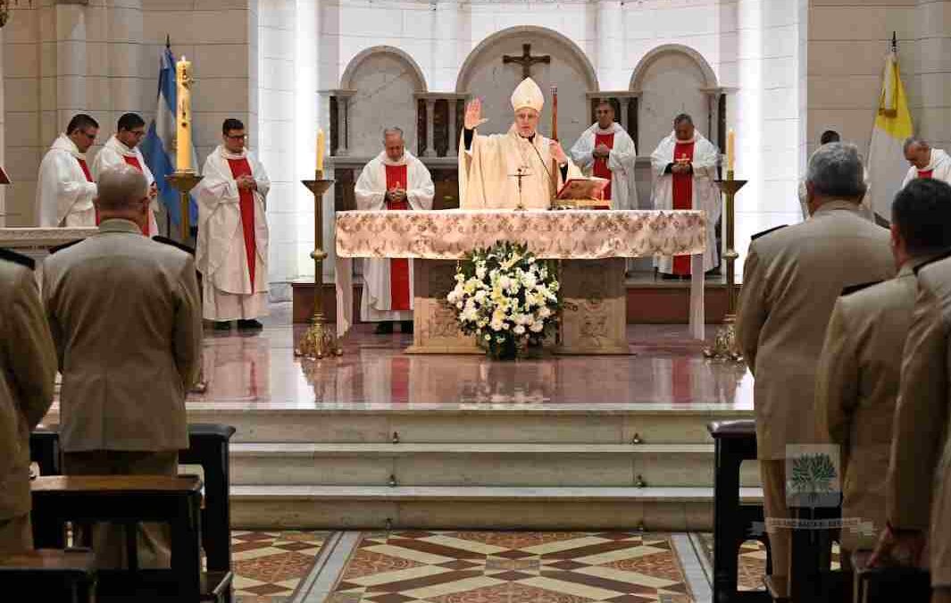 MONS. OLIVERA | Nuestra Patria, al igual que la Prefectura, nacidas a la luz de la Evangelización, comprobaron desde el principio el amor de Dios por sus hijos, como también por sus Instituciones