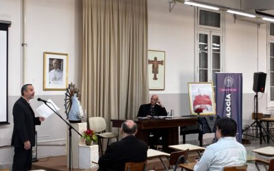 Mons. Olivera presentó su nuevo libro, »Vida del Cardenal Eduardio Pironio« en la Facultad de Teología de la Pontificia Universidad Católica Argentina