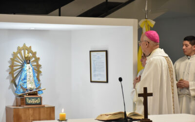 CABA | Mons. Olivera entronizó la imagen de Ntra. Sra. de Luján con sus atributos de Comandante y Generala de GNA en el Edificio Centinela