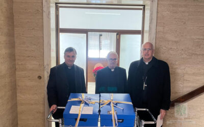 ROMA | Mons. Olivera entregó todo el proceso Diocesano de la Causa del Siervo de Dios del Coronel, Argentino del Valle Larrabure