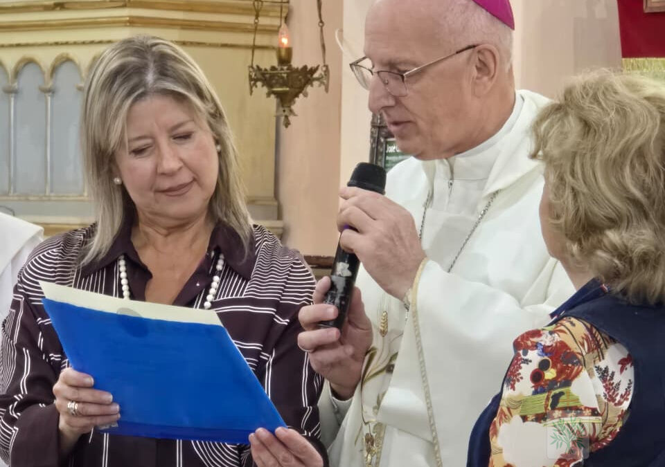 TRASLASIERRA | Mons. Olivera entregó a la Sra. Ministro de Seguridad Nacional, Monteoliva la bendición Papal de Su Santidad León XIV en la Capilla San Juan Bautista de Nono