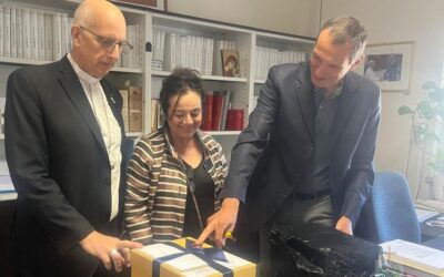 ROMA | Delegado por Mons. García Cuerva, Mons. Olivera trasladó y entregó al Dicasterio para la Causa de los Santos la documentación de la Causa de la Sierva de Dios, Clara Segura