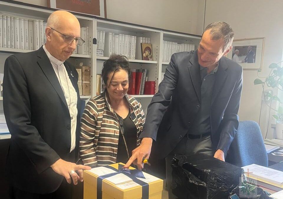 ROMA | Delegado por Mons. García Cuerva, Mons. Olivera trasladó y entregó al Dicasterio para la Causa de los Santos la documentación de la Causa de la Sierva de Dios, Clara Segura