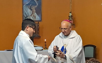 CÓRDOBA | Mons. Olivera entronizó reliquias de San Antonio en la Capilla Divino Niño