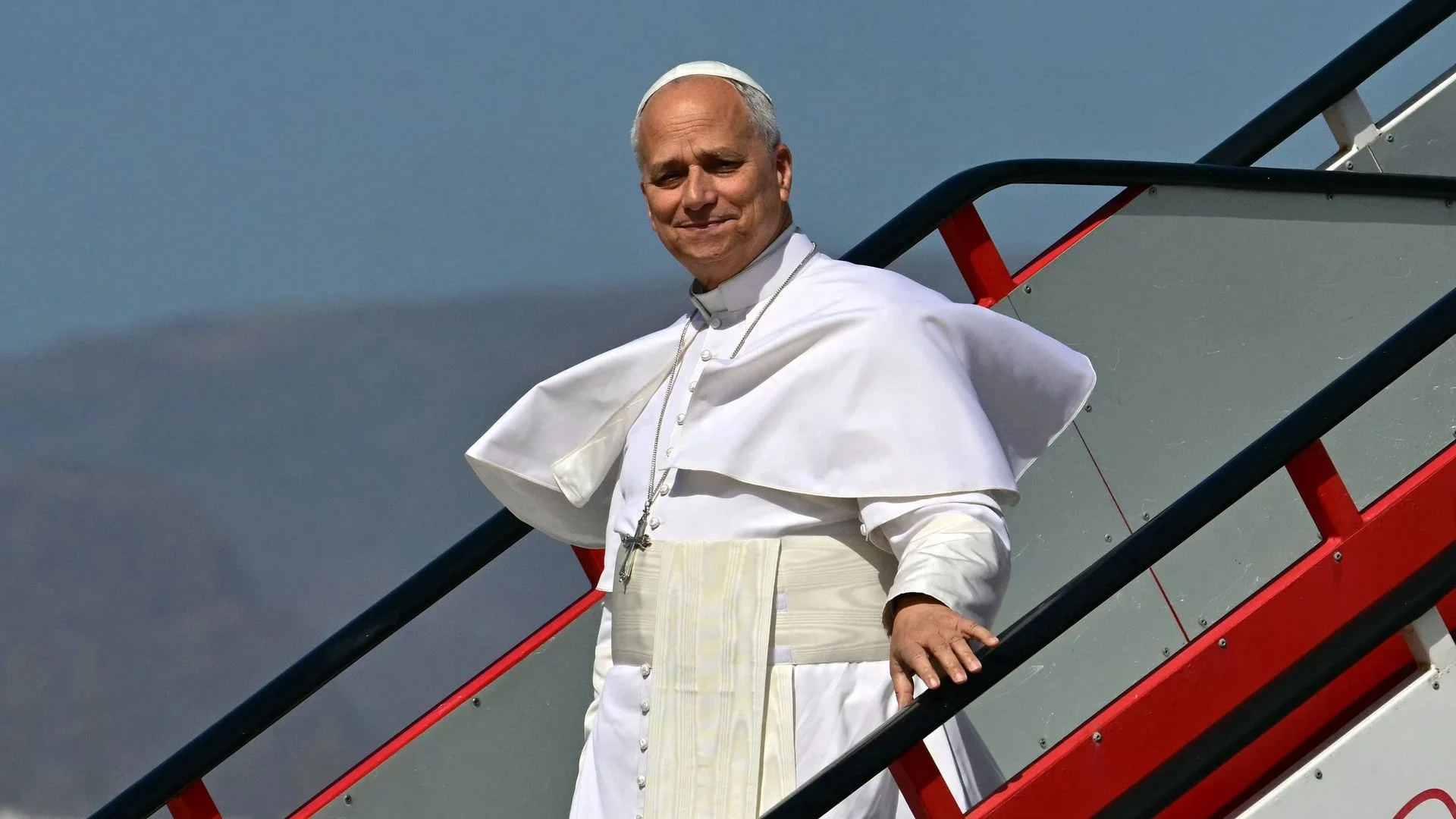 ObispadoCastrenseArg_PapaLeónXIV avión.jpg